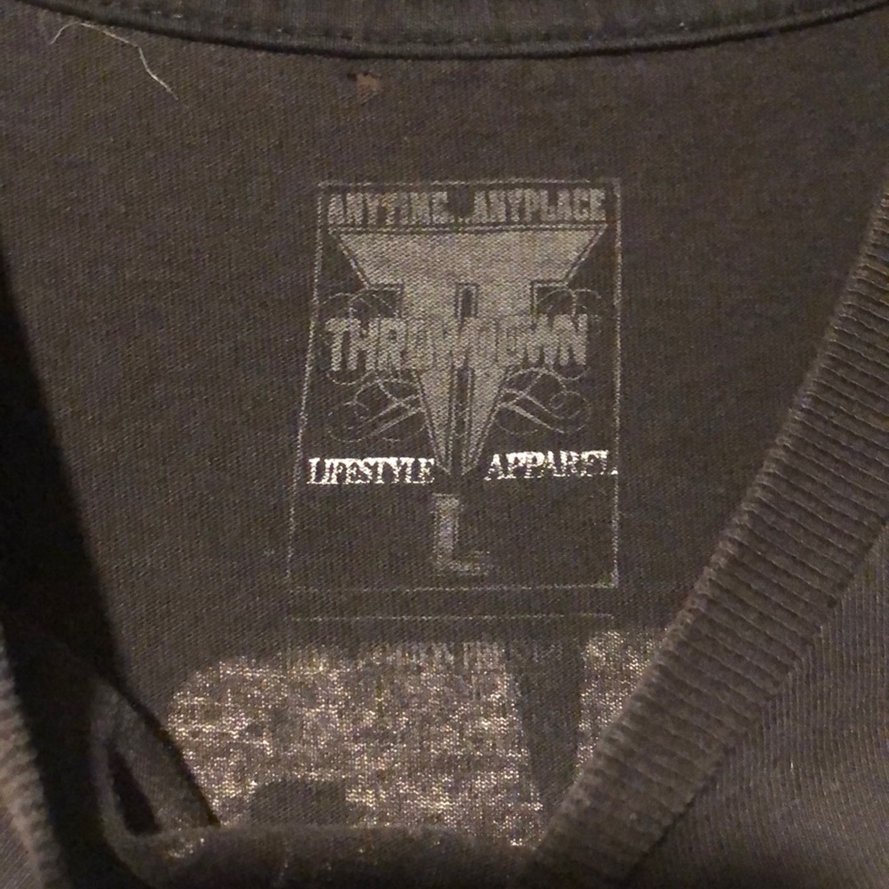 Throw down - Picture 3 of 3